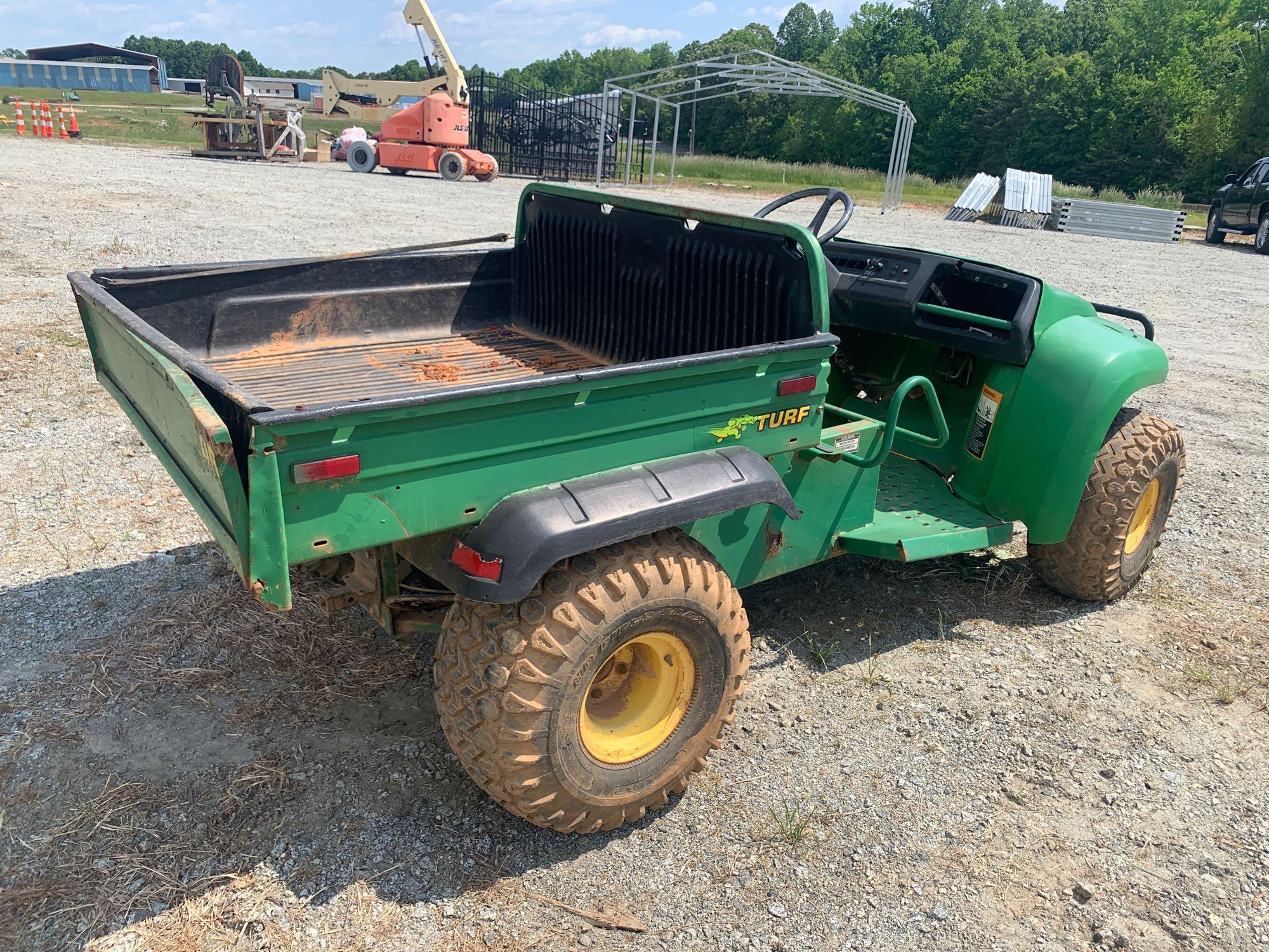 John Deere Turf Gator