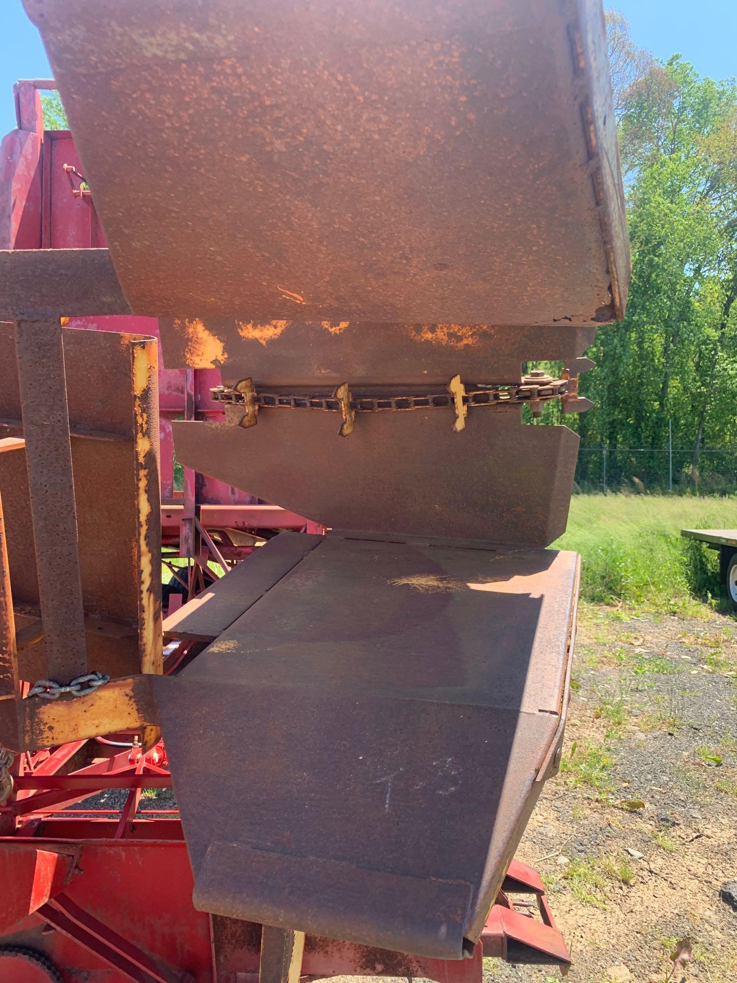 New Holland Stackliner 1032 Hay Wagon