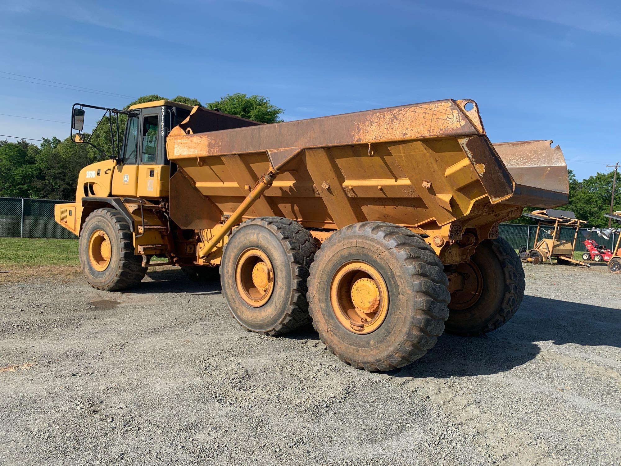 John Deere 250D Articulated Dump Truck