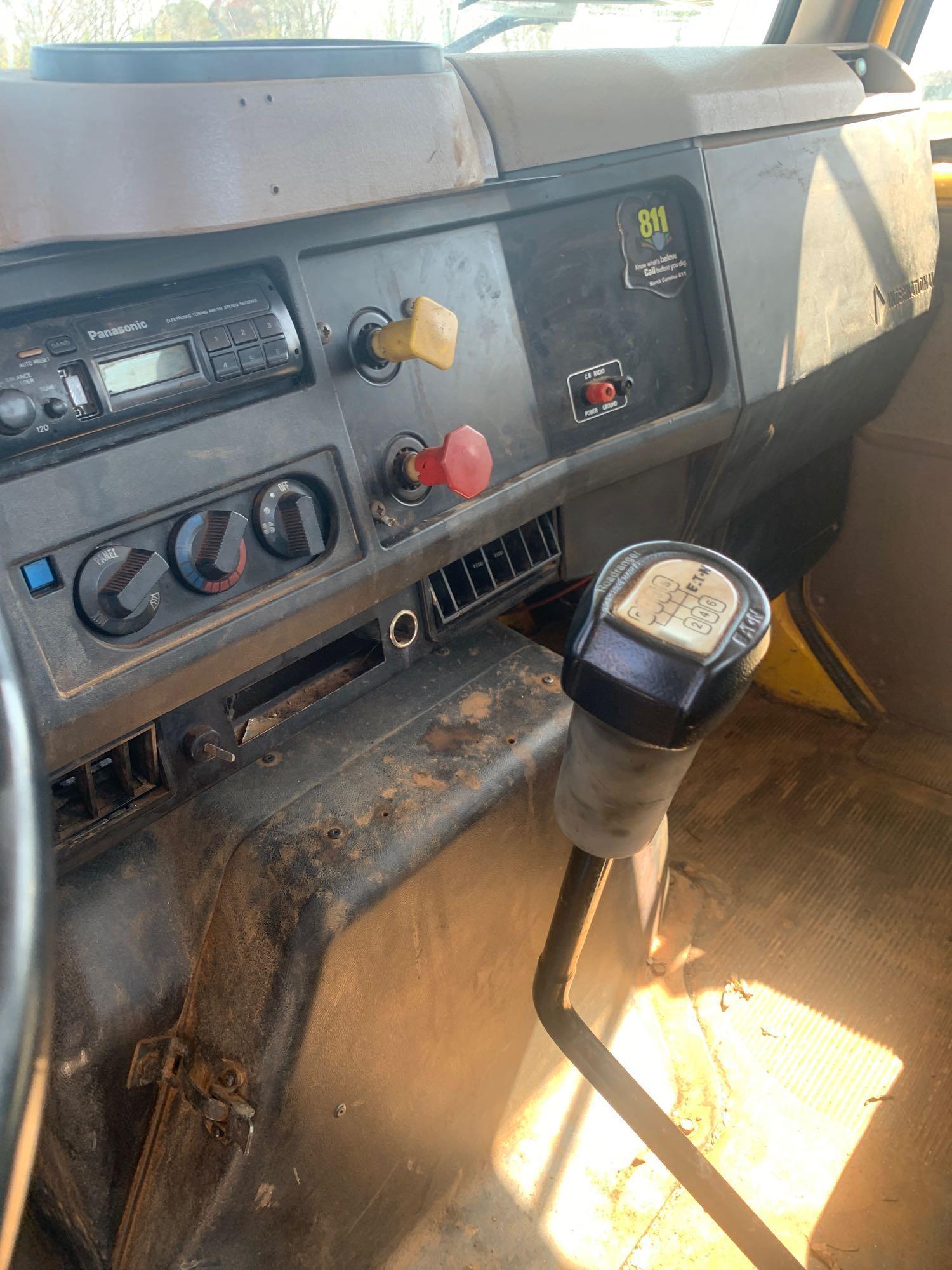 1995 International 4700 S/A Service Truck