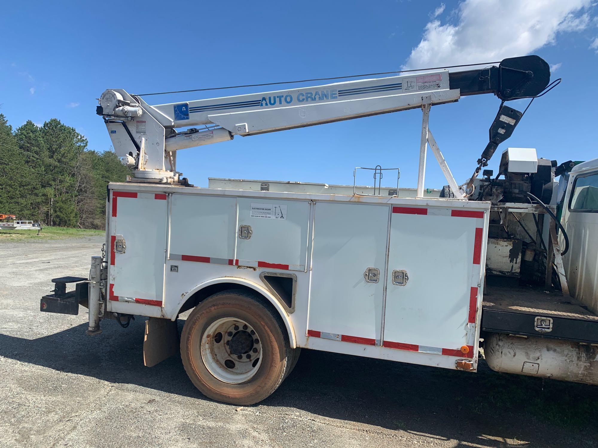 2000 International 4700 S/A Mechanics Truck