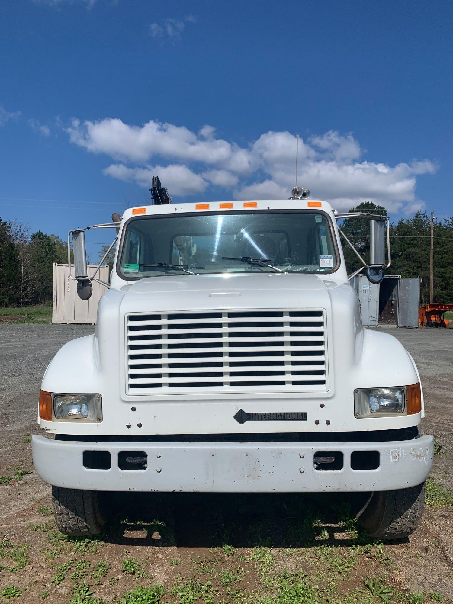 2000 International 4700 S/A Mechanics Truck