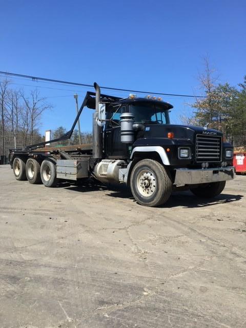 2002 Mack RD688S Tri Axle 60,000LB Rolloff Truck