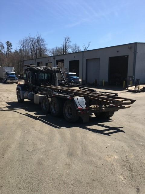 2002 Mack RD688S Tri Axle 60,000LB Rolloff Truck