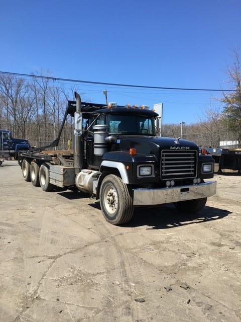 2002 Mack RD688S Tri Axle 60,000LB Rolloff Truck