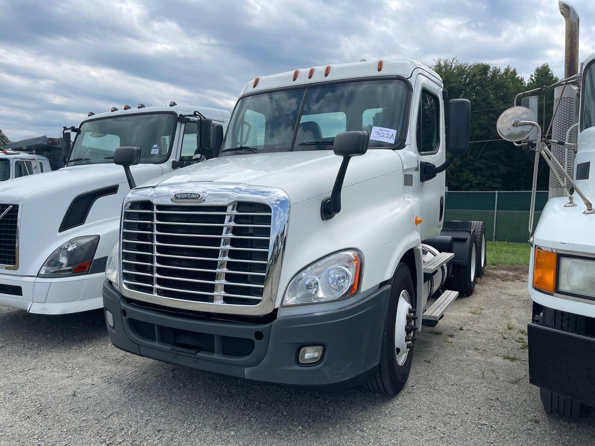 Freightliner Cascadia T/A Truck Tractor