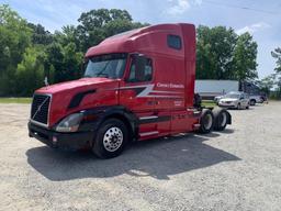 2006 Volvo VNL T/A Sleeper Truck