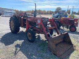 International 684 w/ BH2400QT Loader