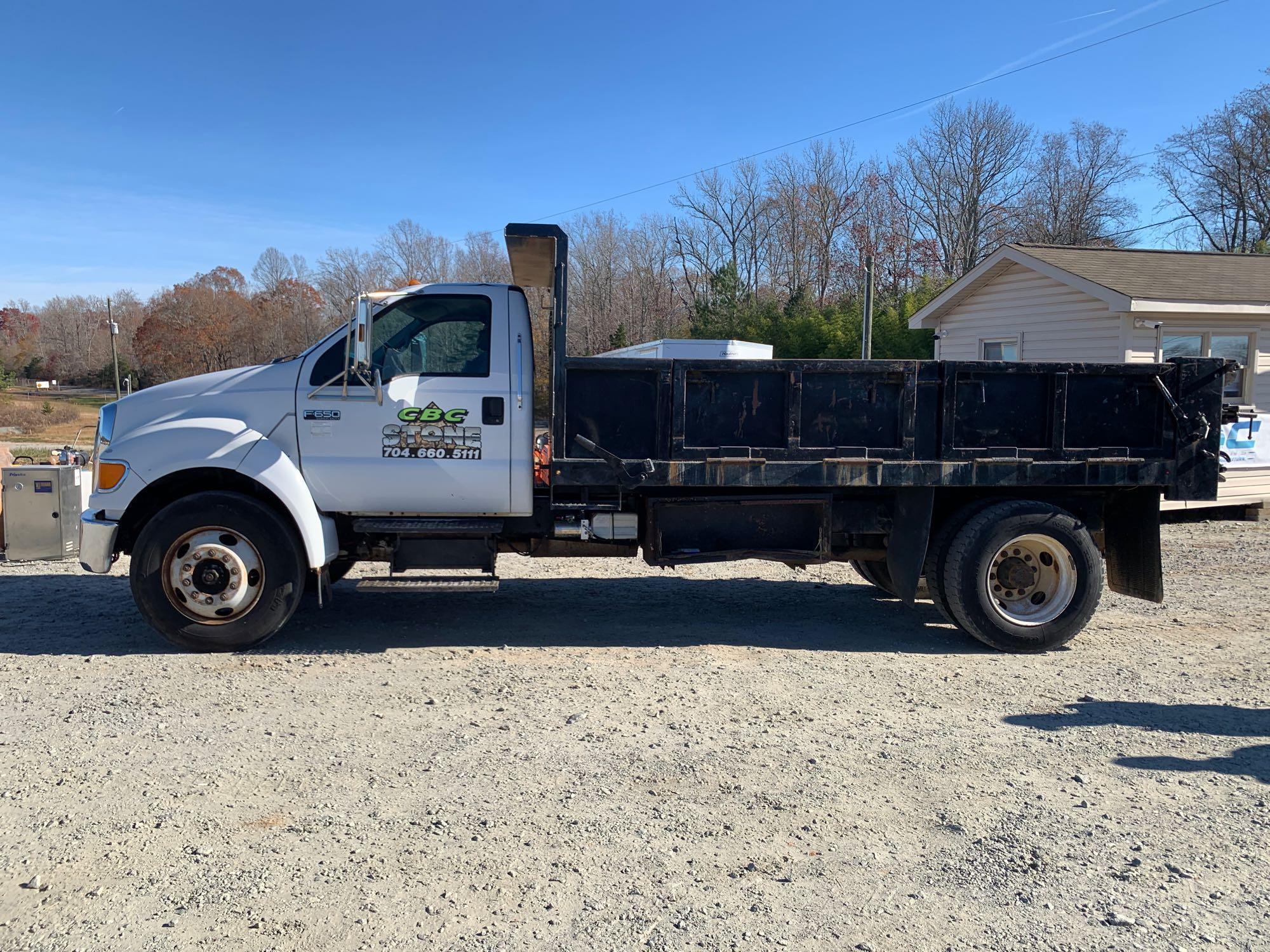 2005 Ford F-750 S/A Dump Truck