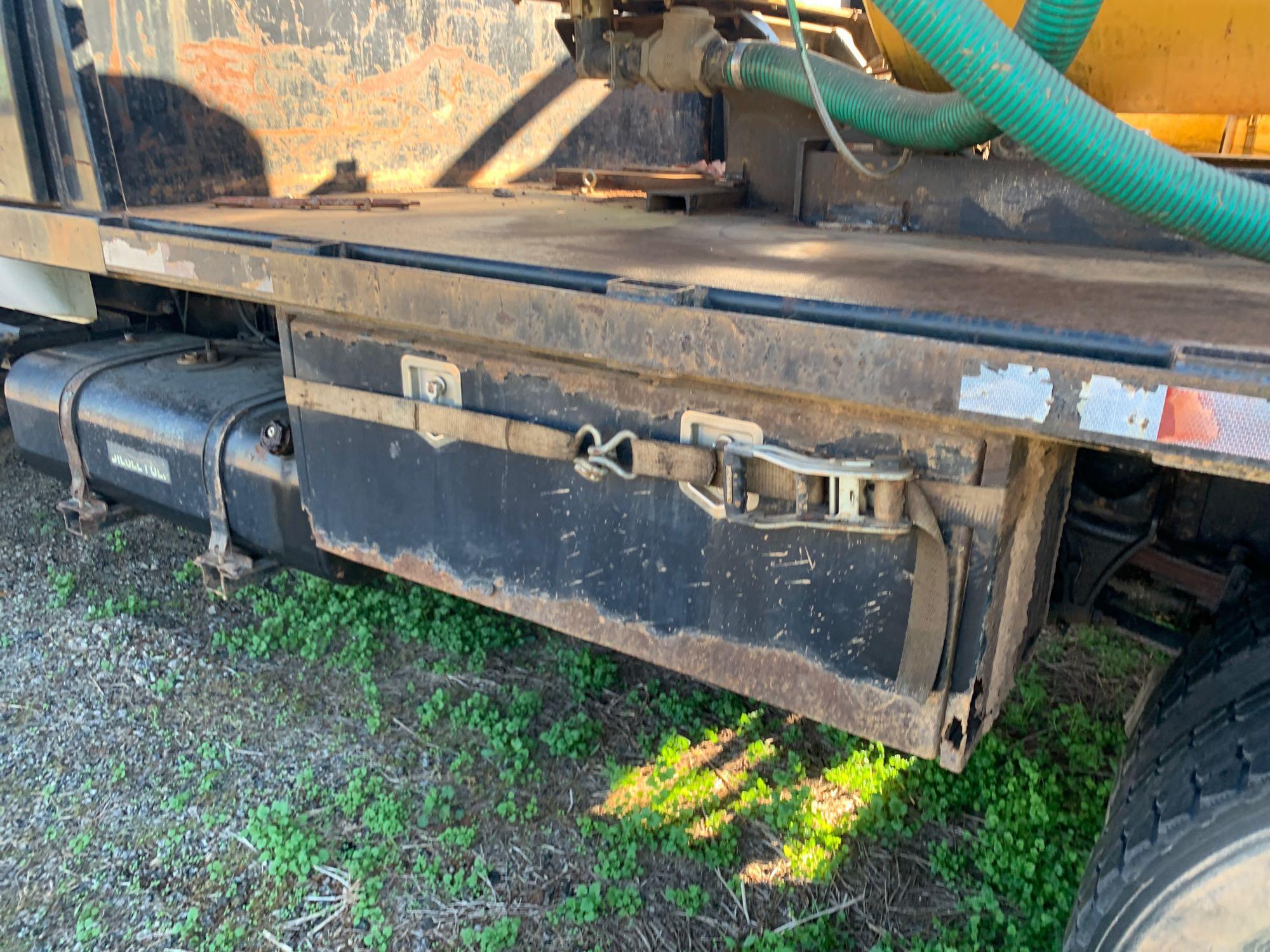 2005 Ford F750 XL Flatbed Truck W/ Vermeer VAC System