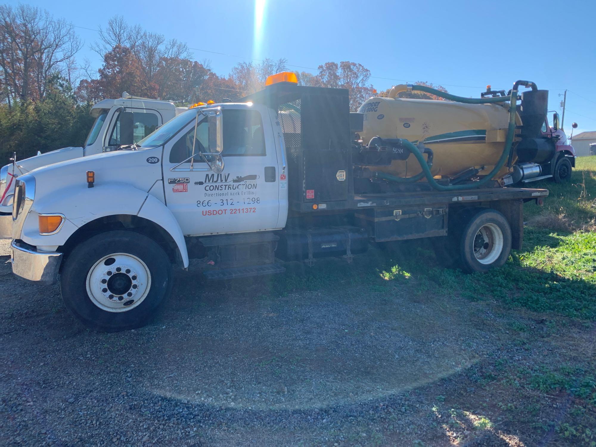 2005 Ford F750 XL Flatbed Truck W/ Vermeer VAC System