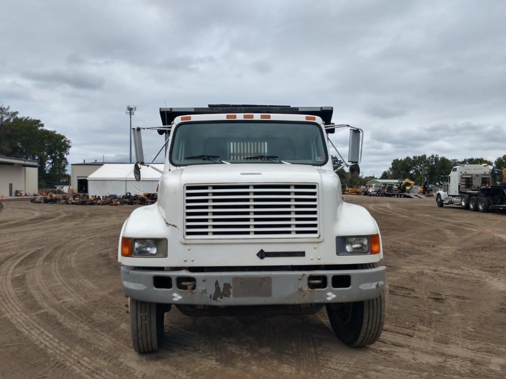 2000 International 4700 S/A Flatbed Crash Truck