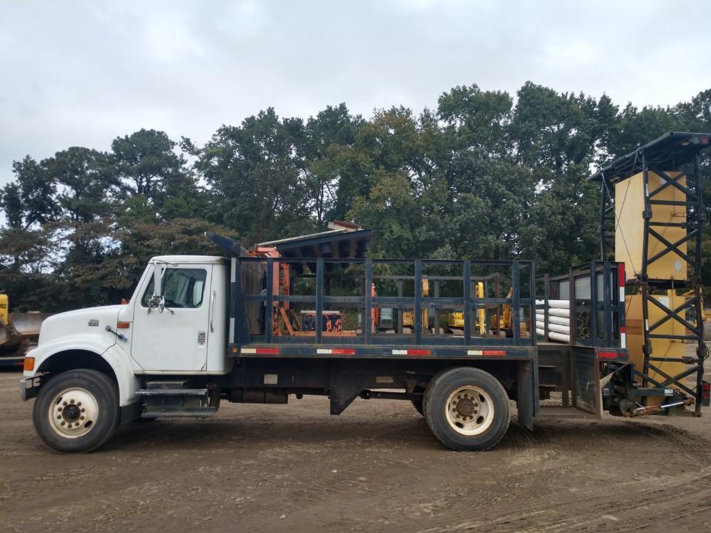 2000 International 4700 S/A Flatbed Crash Truck