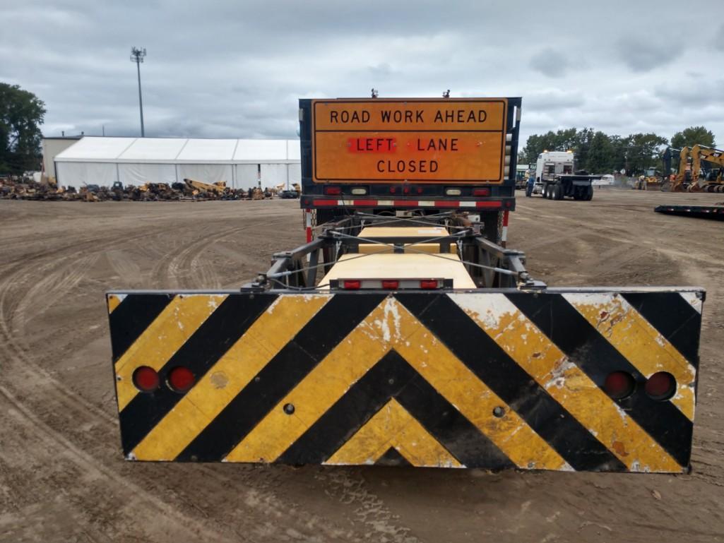 2000 International 4700 S/A Flatbed Crash Truck