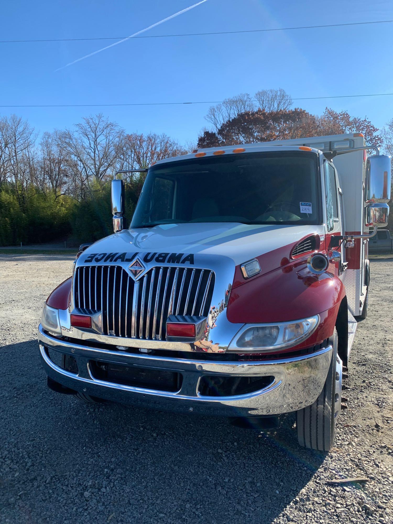 2009 International DURA STAR 4300 S/A EMERGENCY VEHICLE AMBULANCE