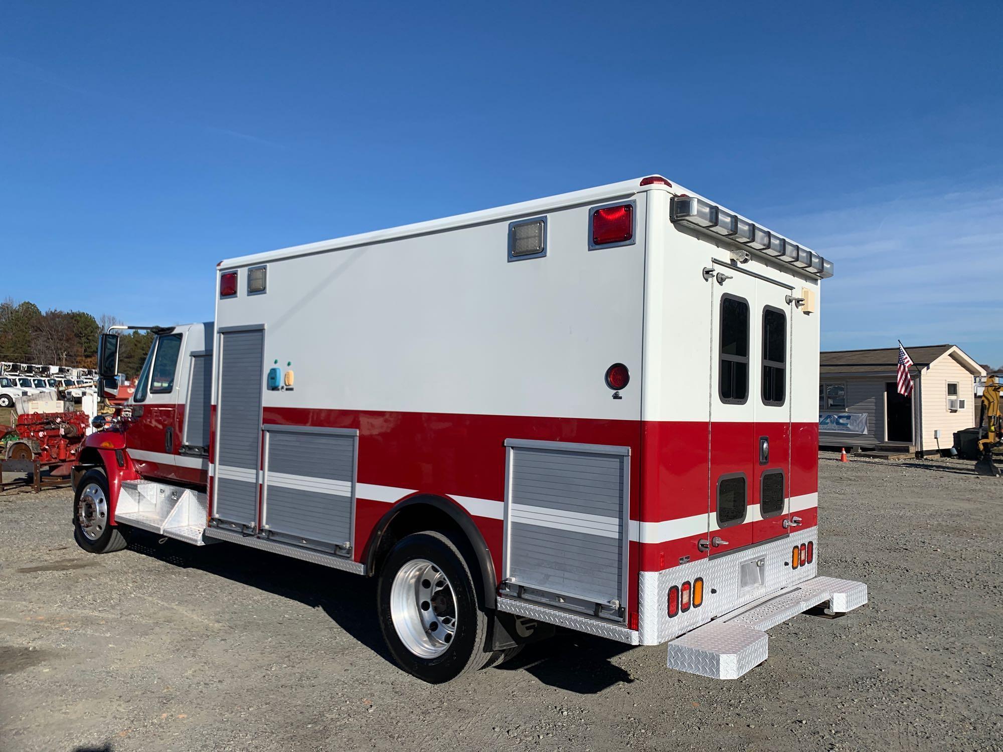 2009 International DURA STAR 4300 S/A EMERGENCY VEHICLE AMBULANCE