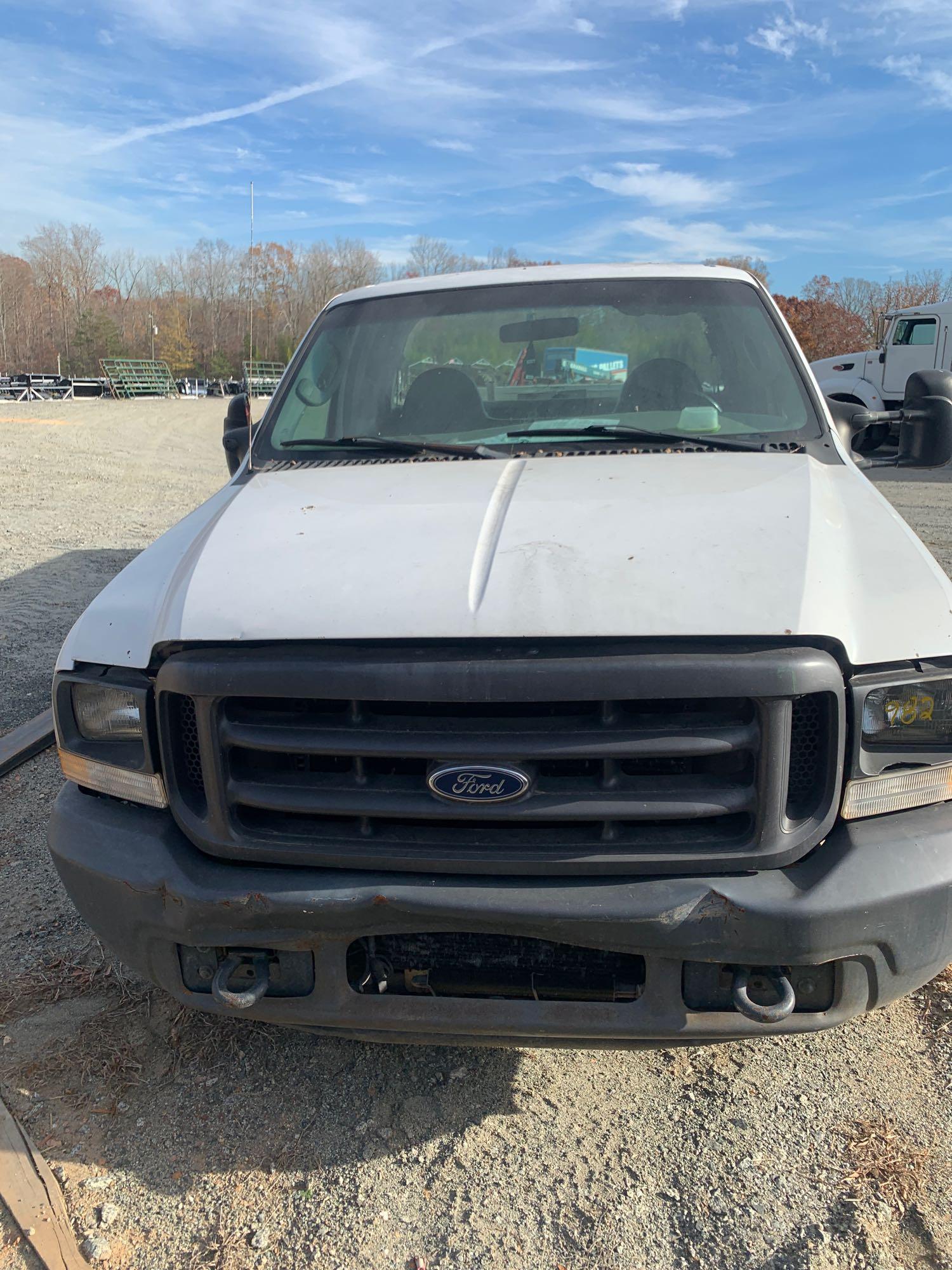 2004 FORD F350 Truck