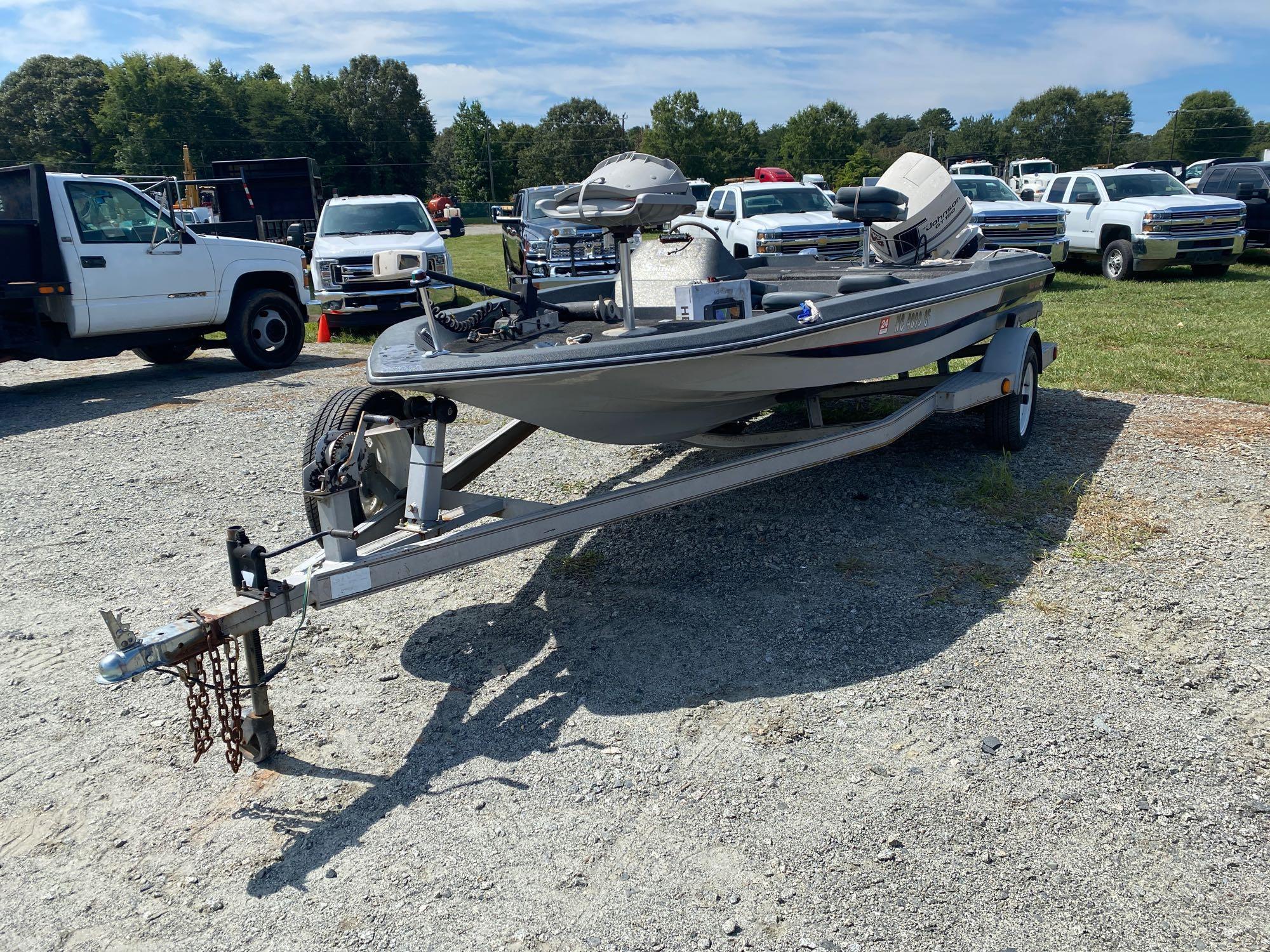 1984 Bass Hawk Fiberglass Fishing Boat