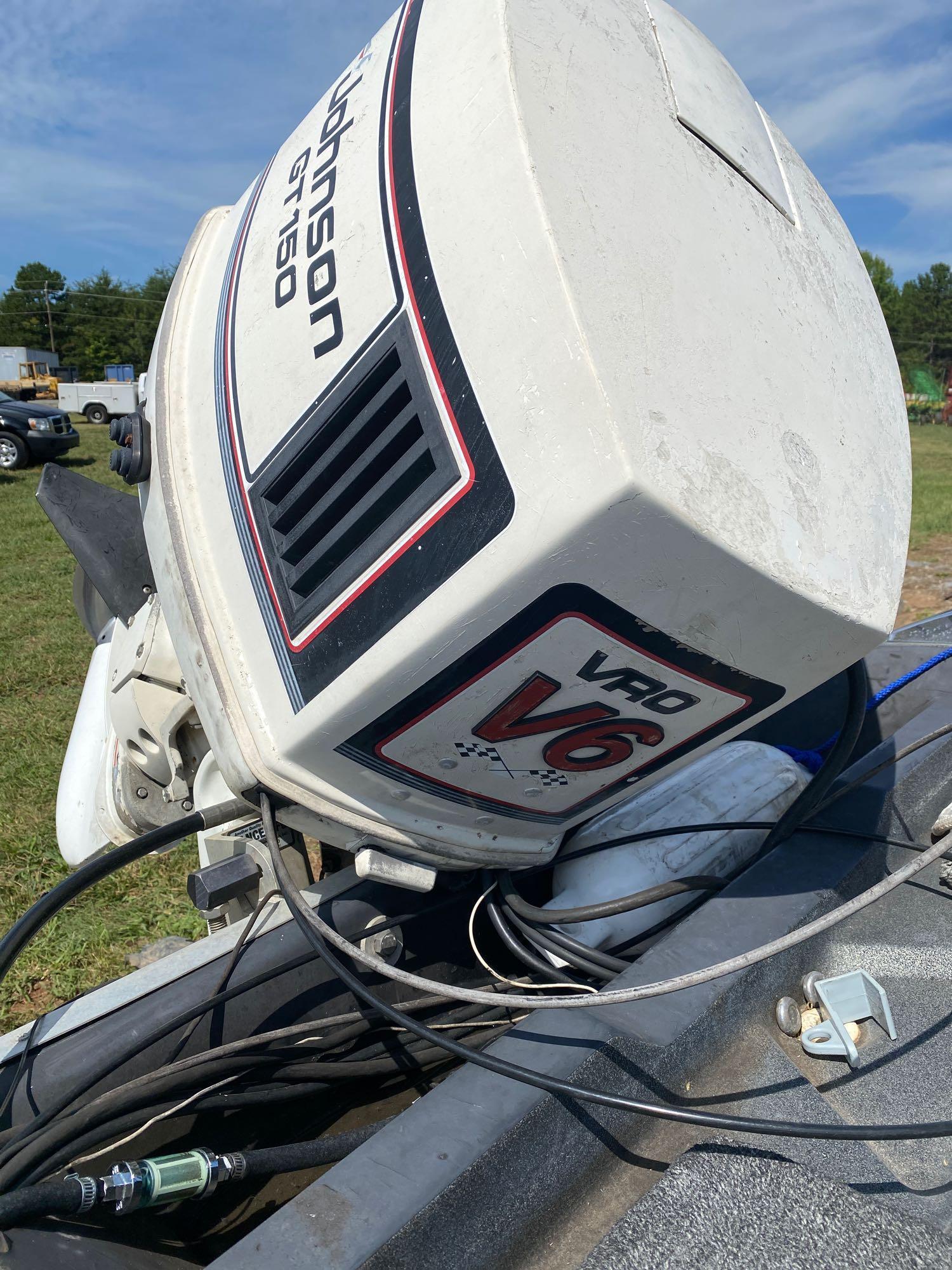 1984 Bass Hawk Fiberglass Fishing Boat