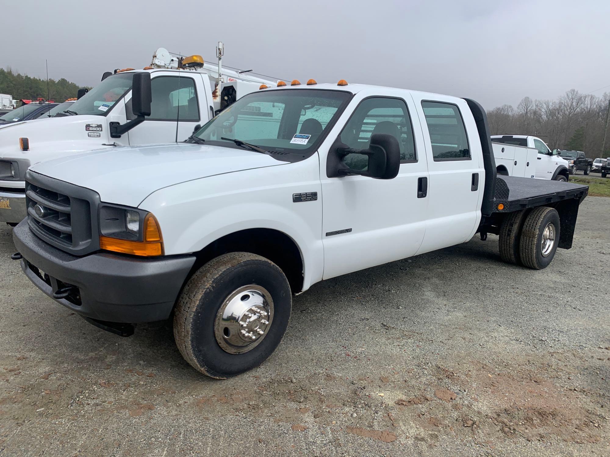 FORD F350 4x4 CREW CAB FLATBED