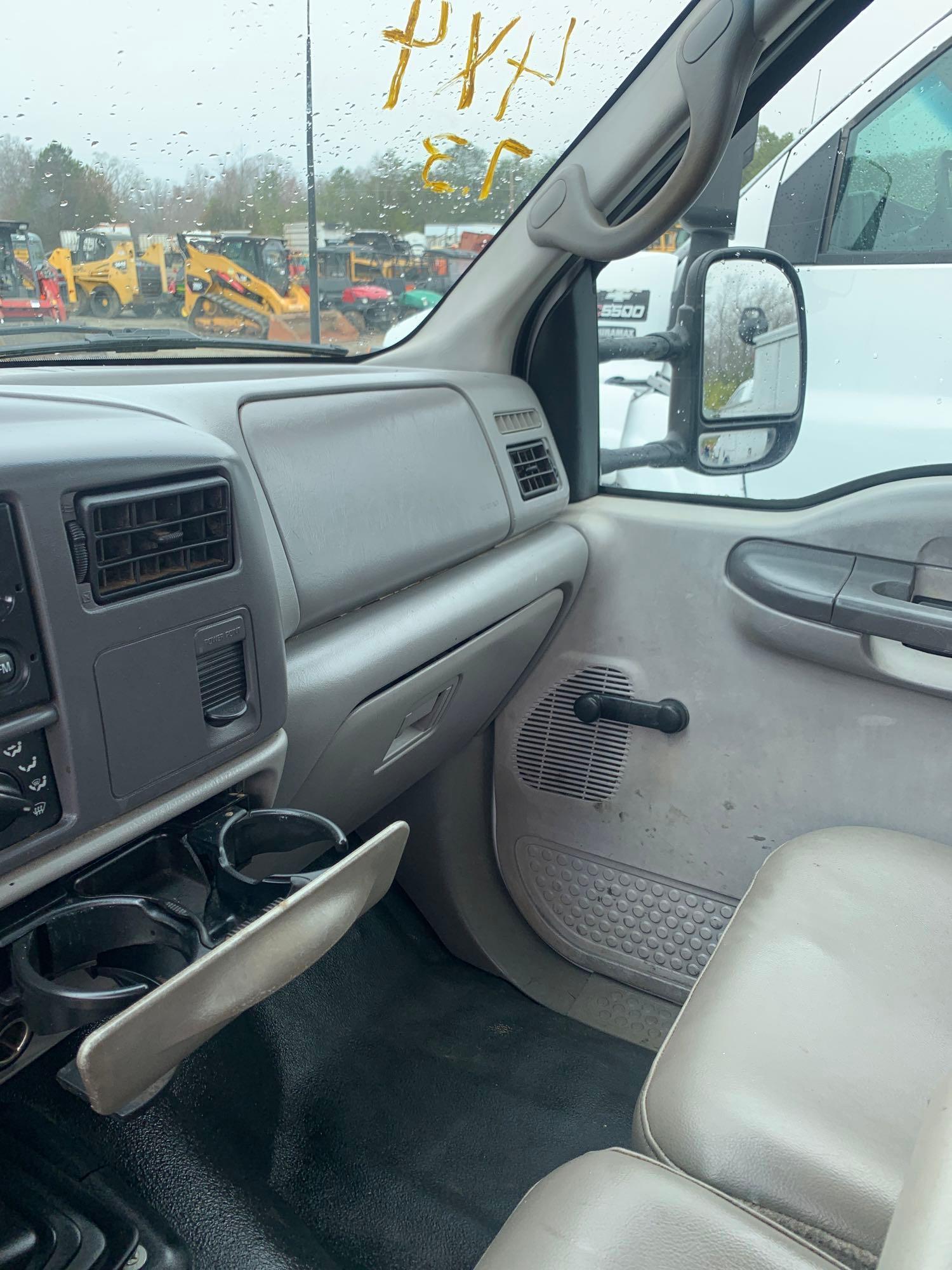 FORD F350 4x4 CREW CAB FLATBED