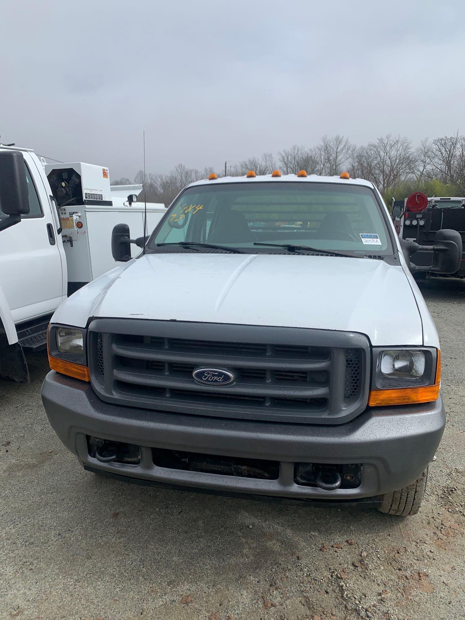 FORD F350 4x4 CREW CAB FLATBED