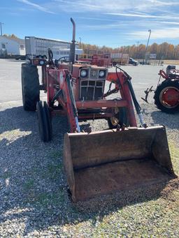 International 684 w/ BH2400QT Loader