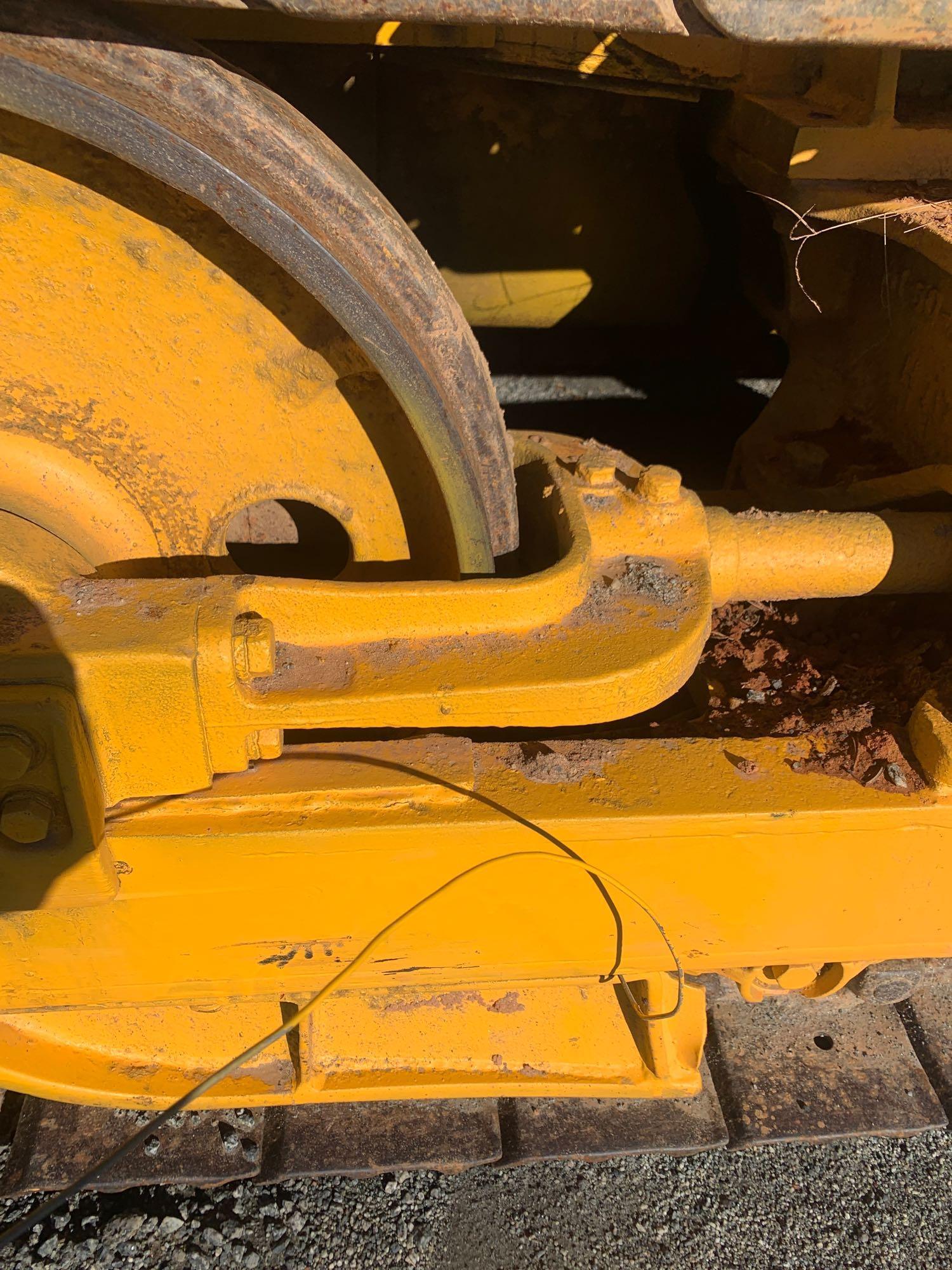 Komatsu D31S-15 Crawler Loader