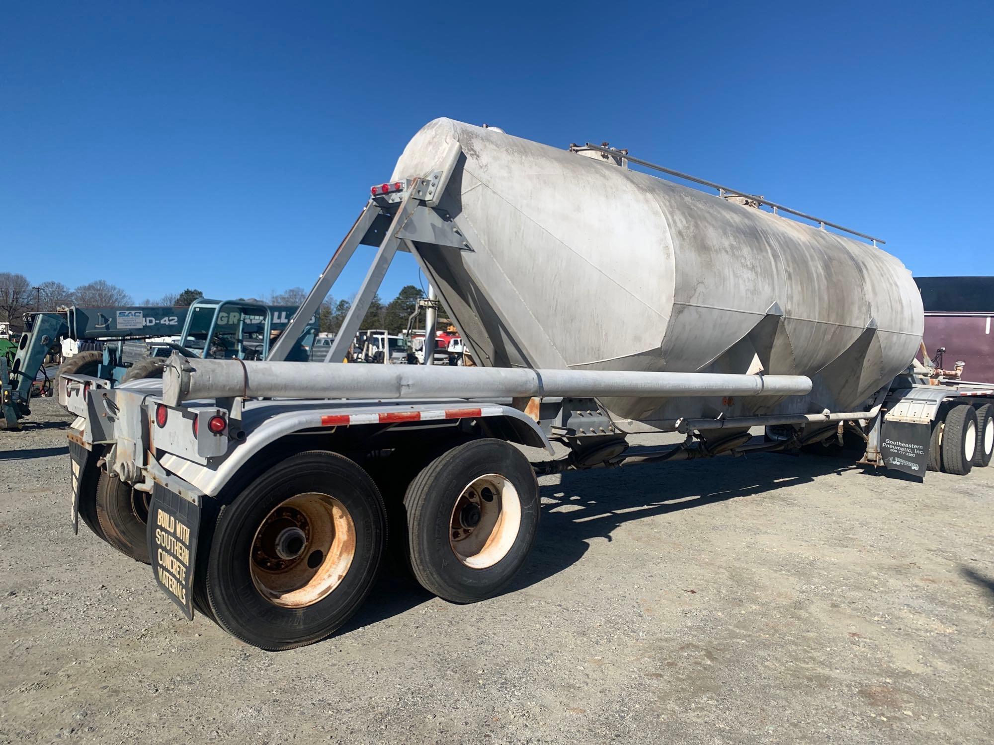 Fruehauf 1050cuft T/A Pneumatic Bulk Trailer