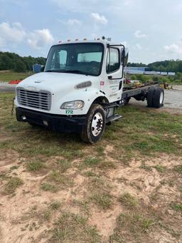 2005 Freightliner Business Class M2 31FT Cab &Chassis