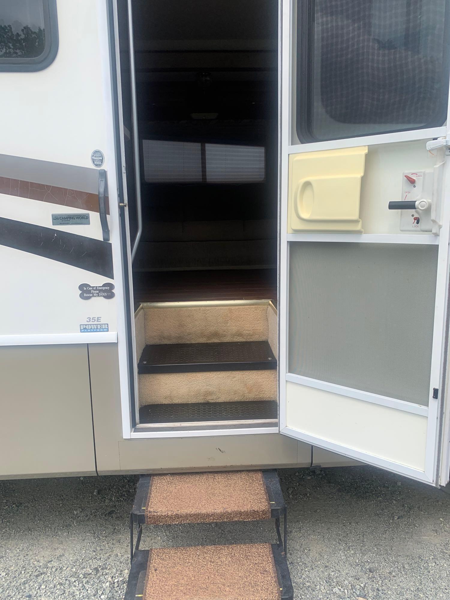 2004 FLEETWOOD BOUNDER 35E RECREATIONAL VEHICLE