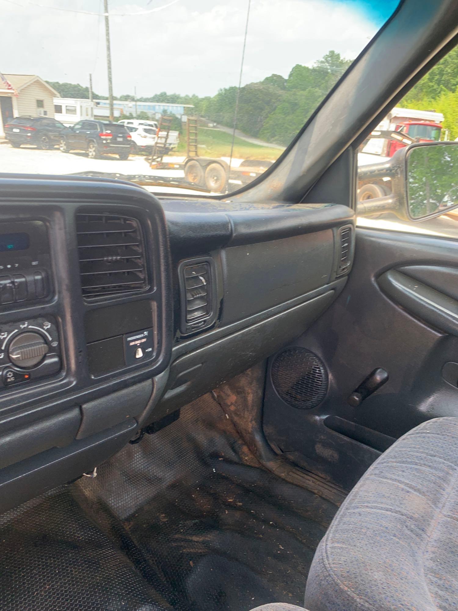 CHEVROLET 2500HD SERVICE BODY TRUCK