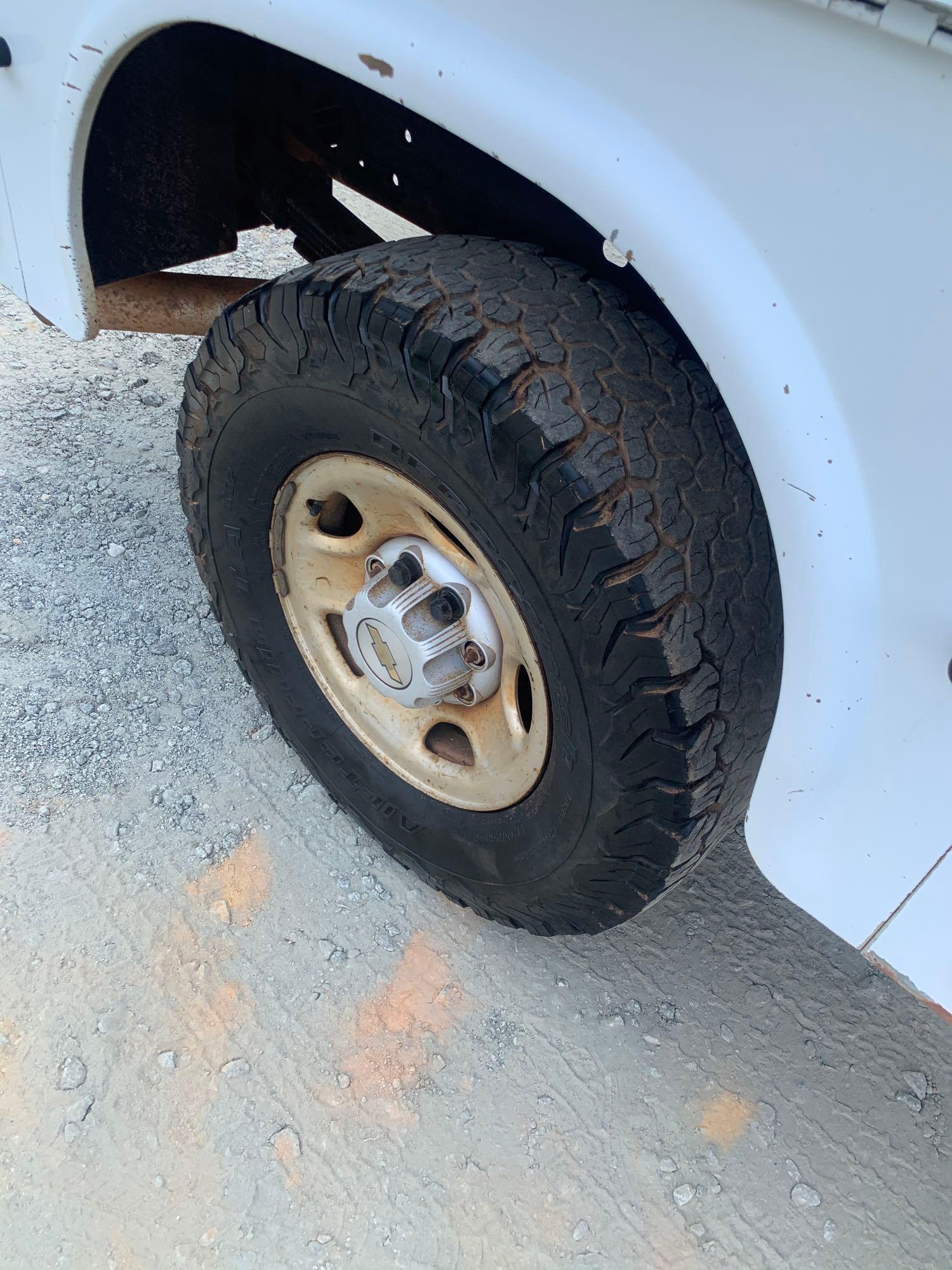 CHEVROLET 2500HD SERVICE BODY TRUCK