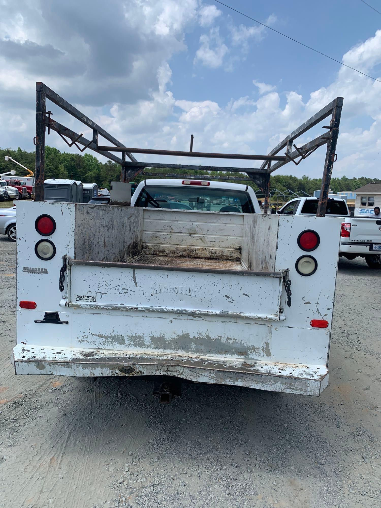 CHEVROLET 2500HD SERVICE BODY TRUCK