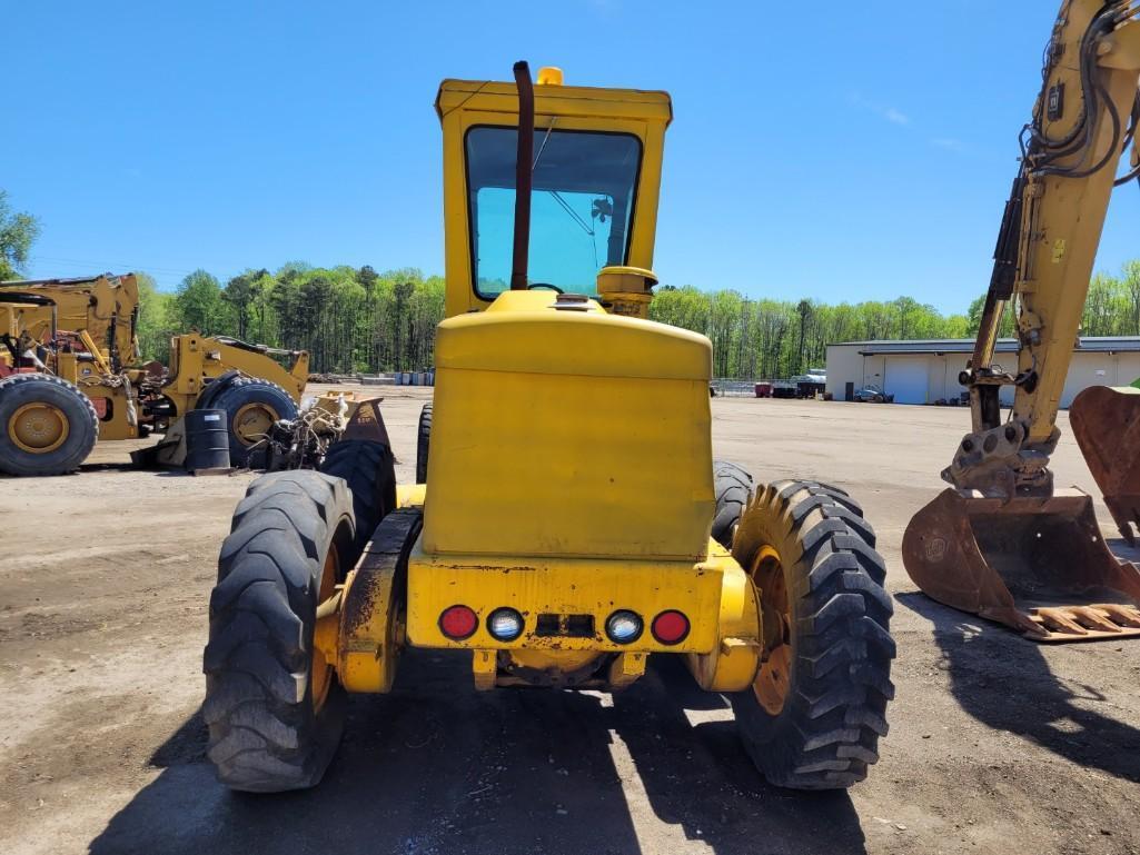 JOHN DEERE 570A MOTOR GRADER