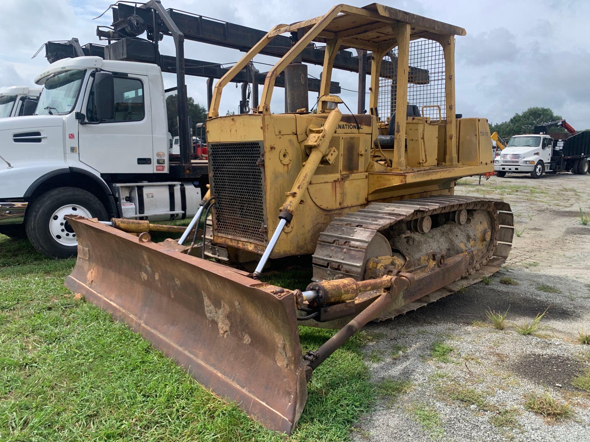 INTERNATIONAL TD12 CRAWLER DOZER