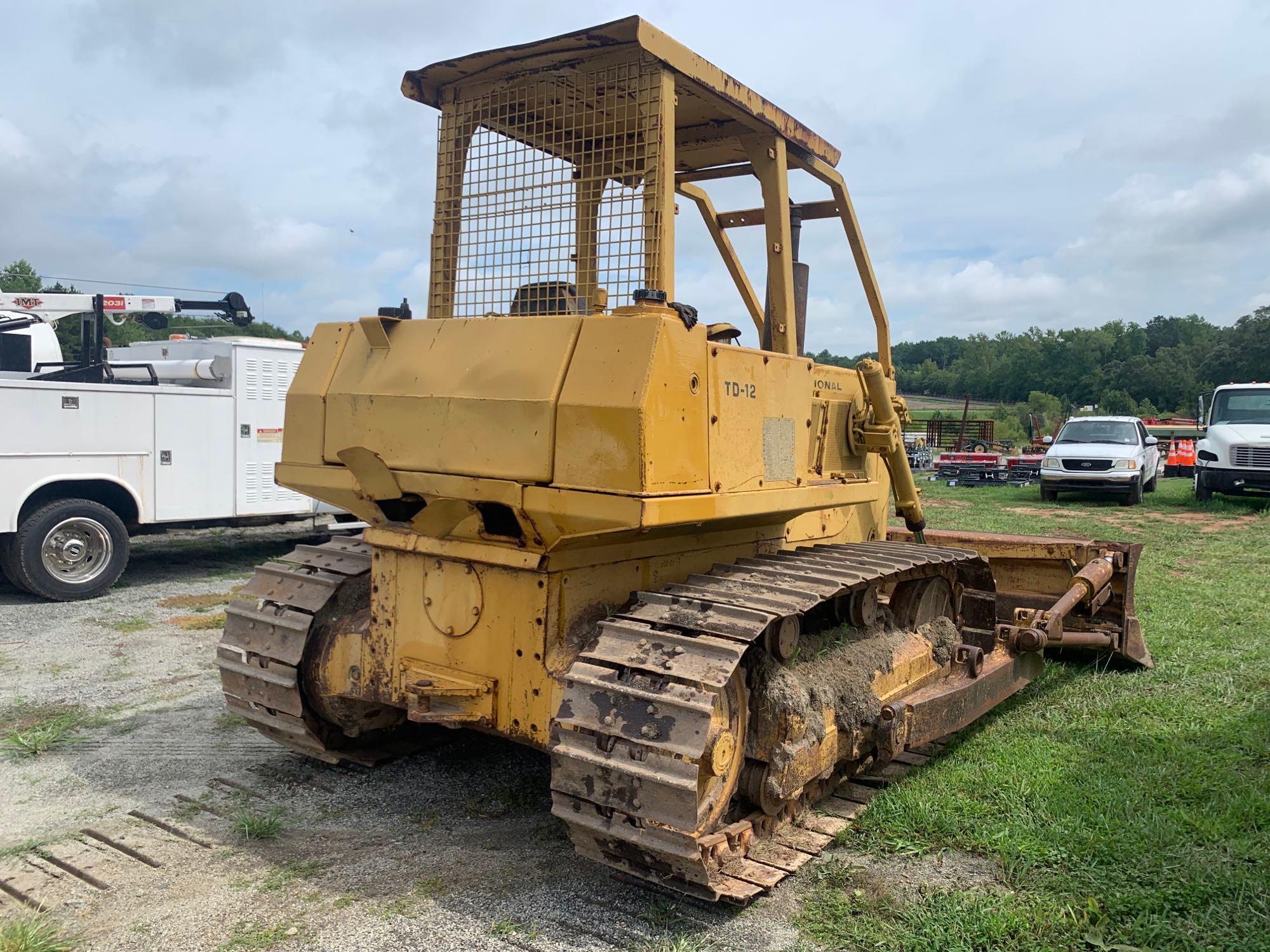 INTERNATIONAL TD12 CRAWLER DOZER