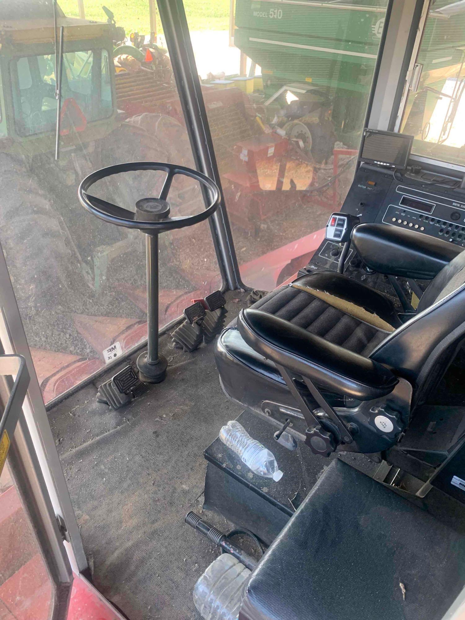 MASSEY FERGUSON 8560 ROTARY COMBINE