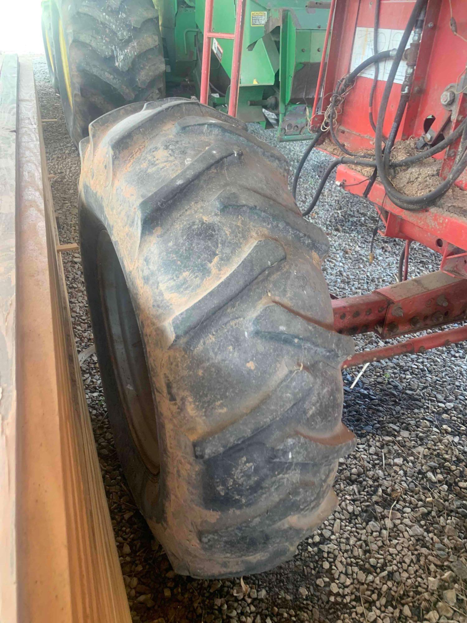 MASSEY FERGUSON 8560 ROTARY COMBINE