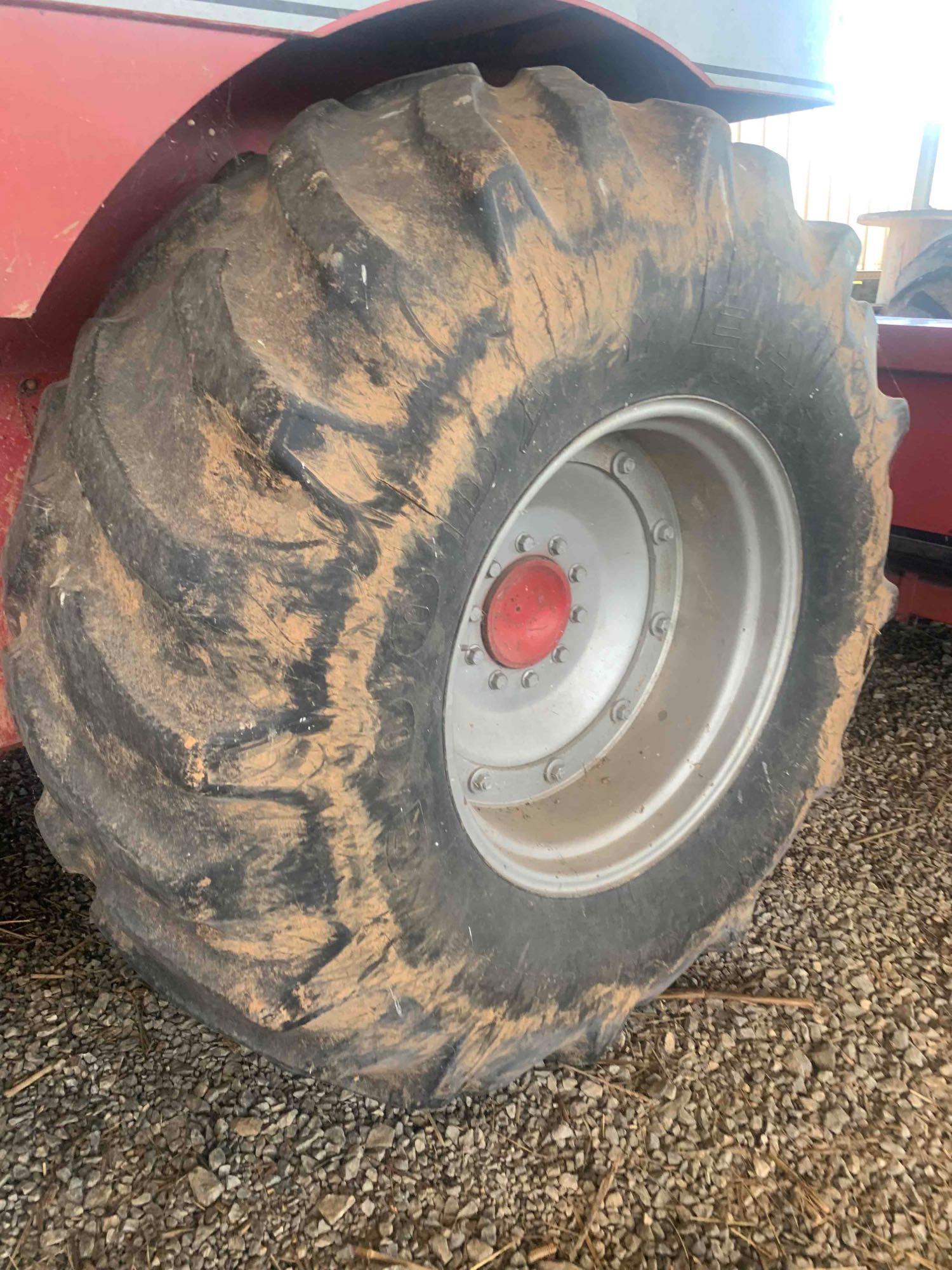 MASSEY FERGUSON 8560 ROTARY COMBINE