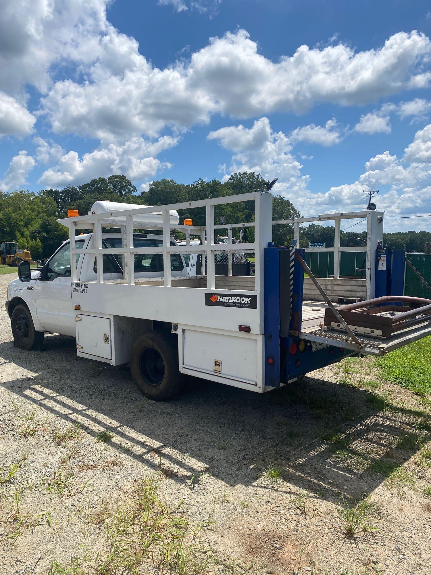 2001 Ford F-350 Super Duty Tire Service Truck