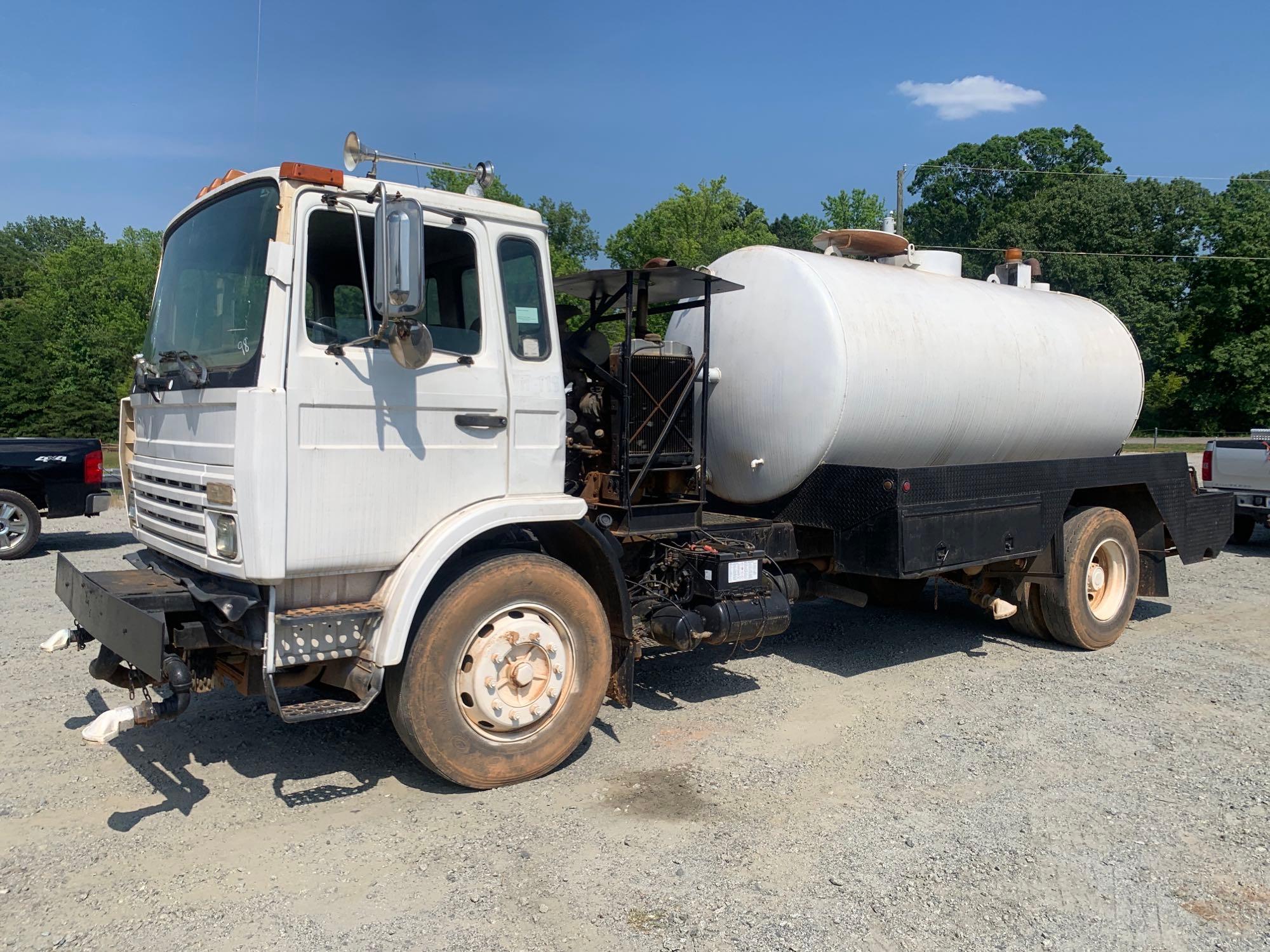 MACK MS300P 4000 GALLON MID LINER CAB OVER S/A WATER TRUCK