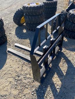 New Kivel 48IN 3500LB Pallet fork attachment