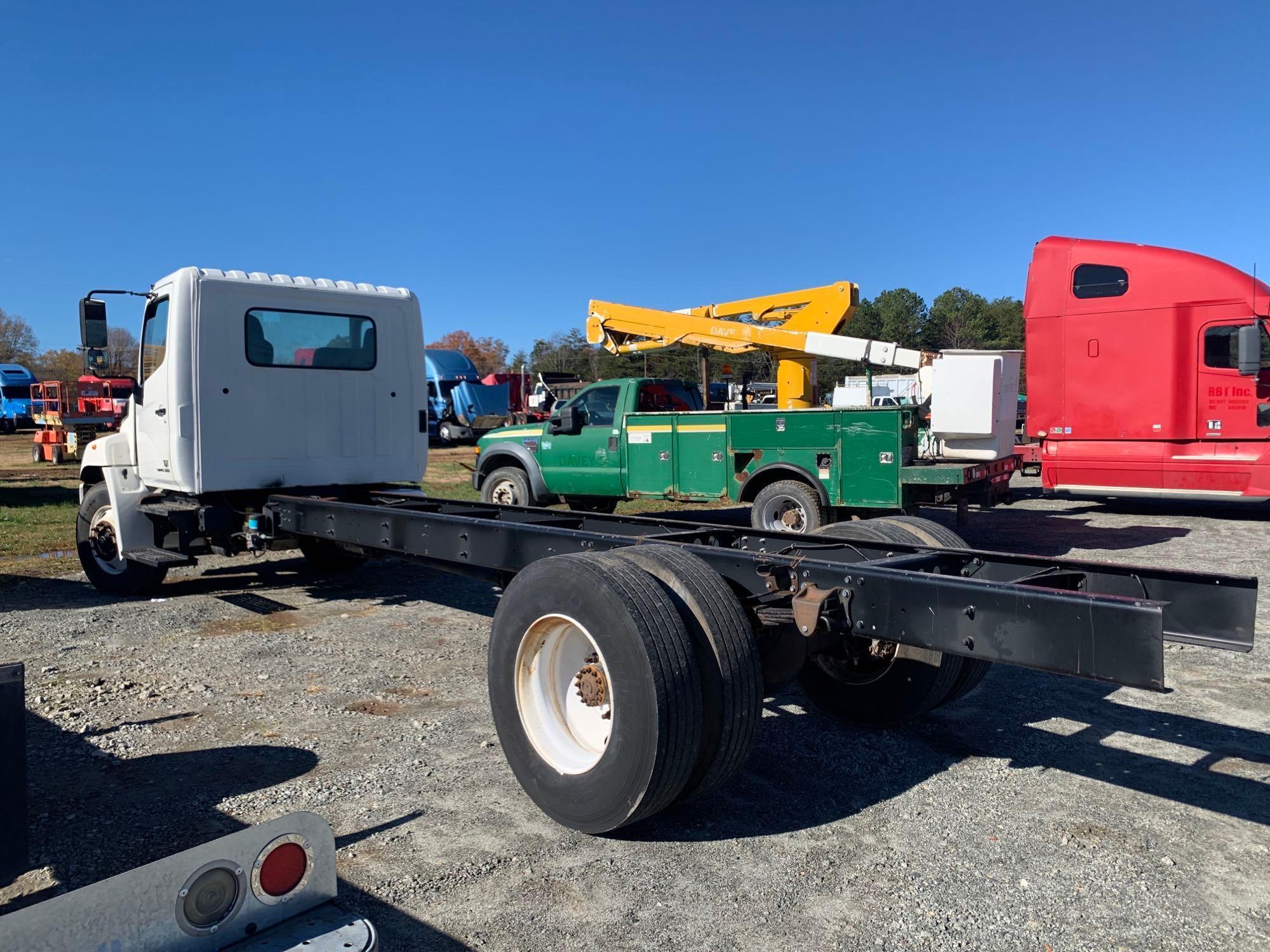 2008 HINO 268 S/A CAB AND CHASSIS TRUCK