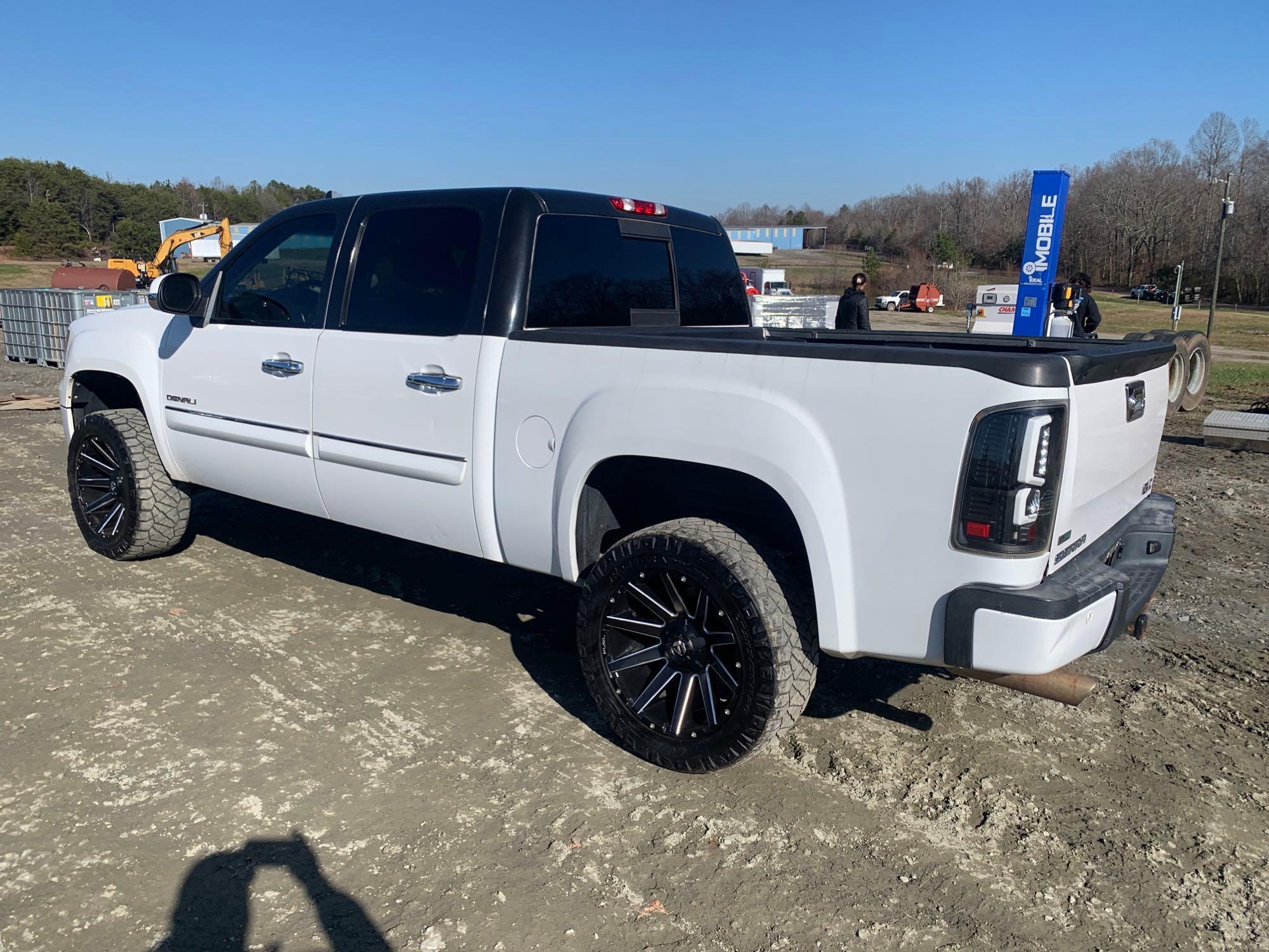 2011 GMC Sierra 1500 Denali AWD Truck