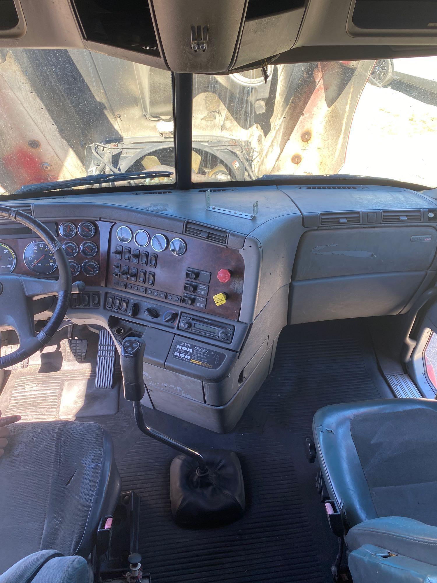 2001 Freightliner Century Class S/T T/A Sleeper Truck Tractor