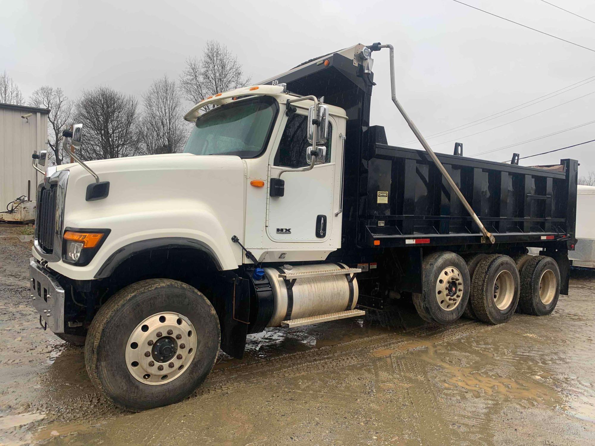 2018 INTERNATIONAL HX515 6X4 TRI AXLE DUMP TRUCK (LOW MILES)