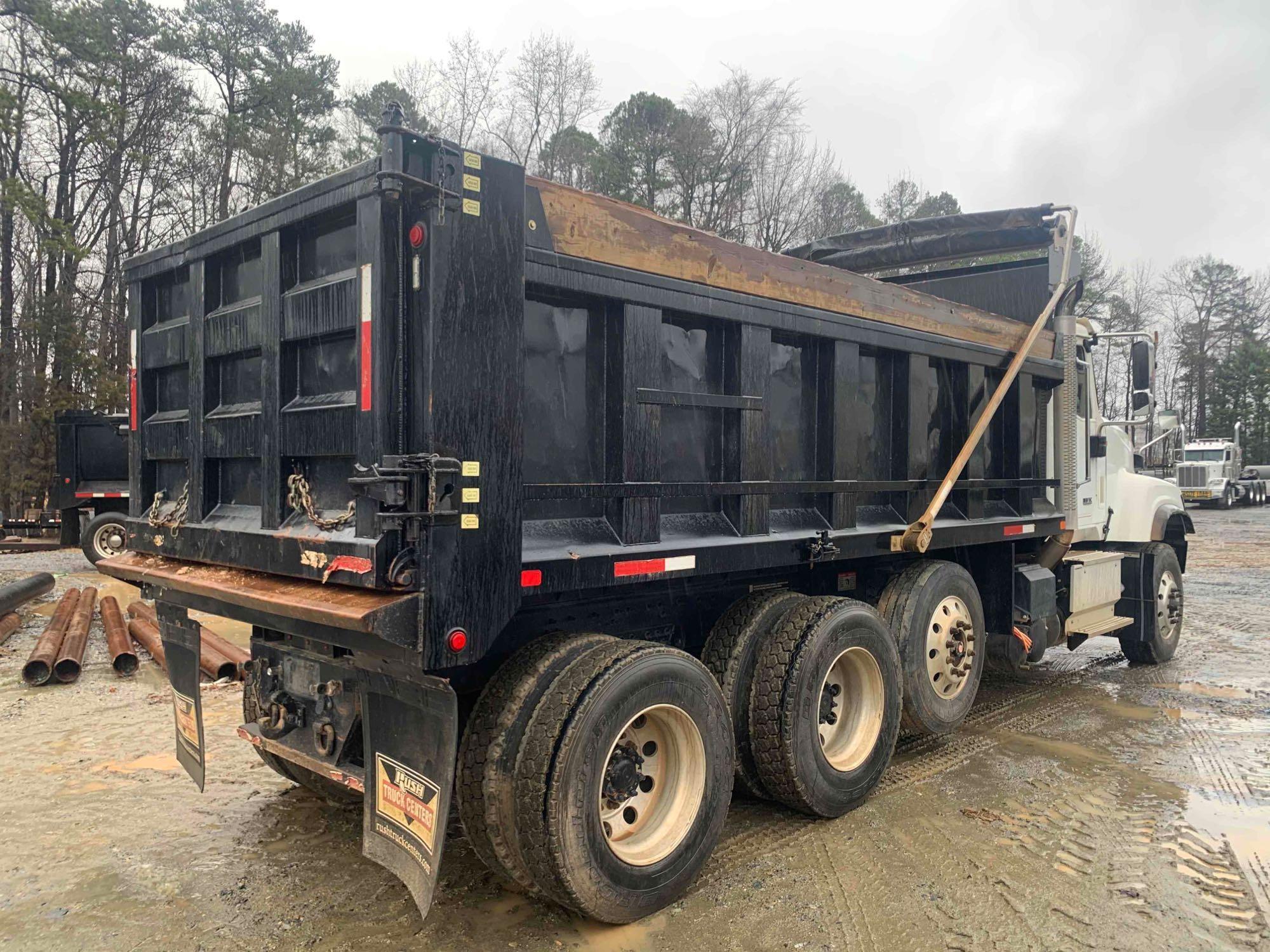 2018 INTERNATIONAL HX515 6X4 TRI AXLE DUMP TRUCK (LOW MILES)