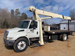 2006 INTERNATIONAL 4200 S/A 18 TON NATIONAL 500E BOOM TRUCK - LOW MILES GREAT SHAPE