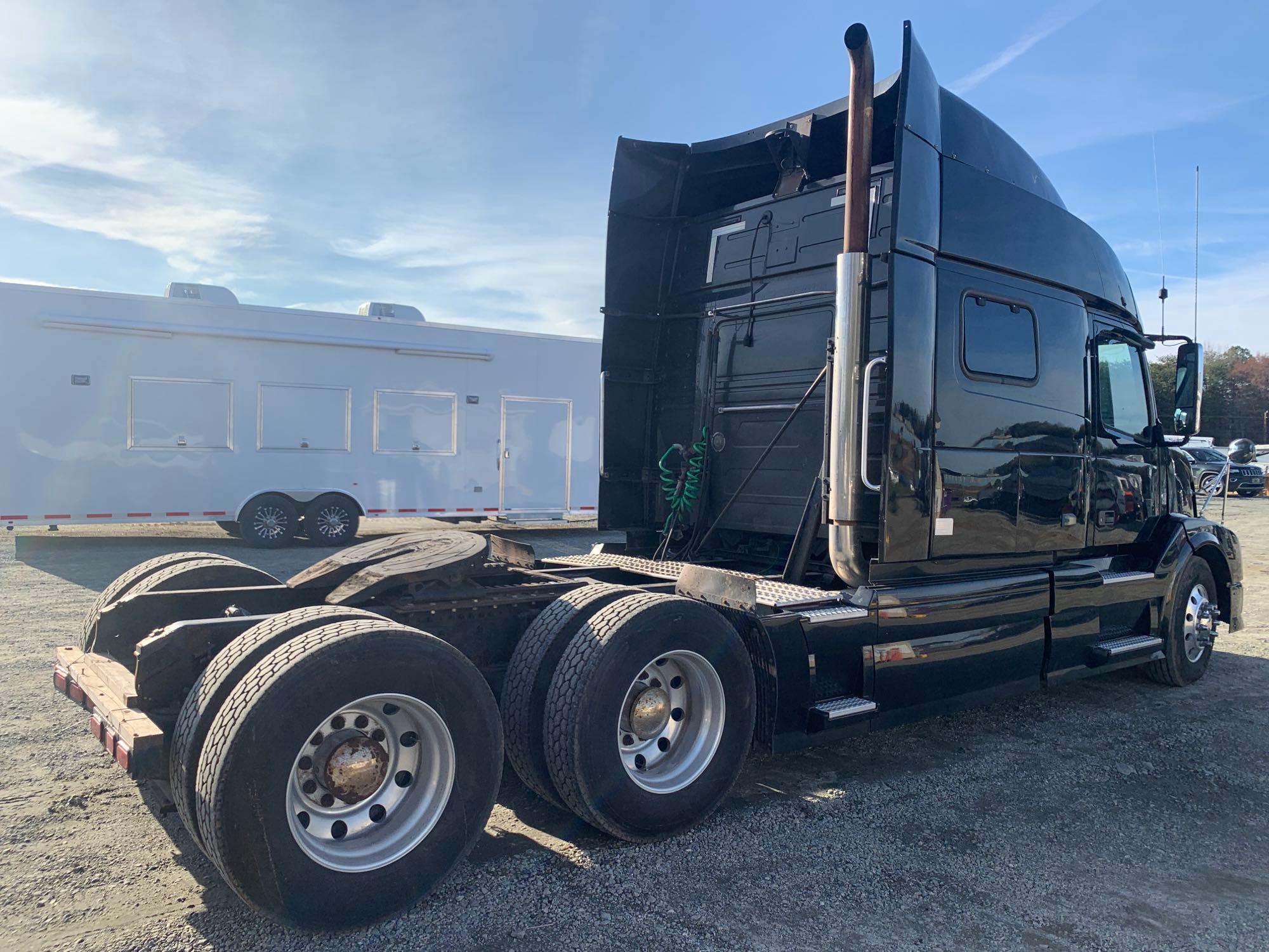 2009 VOLVO VNL T/A SUPER SLEEPER TRUCK TRACTOR